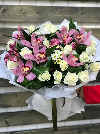Букет цветов из: Розы и Хризантемы в Шмелёнки
