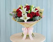 Букет цветов из:  Лилии и Розы в Шмелёнки