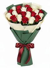 Букет Микс из красных и белых роз в Шмелёнки