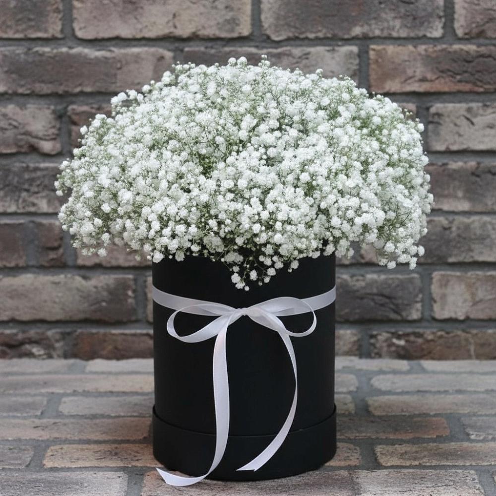 Цветочная композиция из Гипсофила в шляпной коробке в Шмелёнки