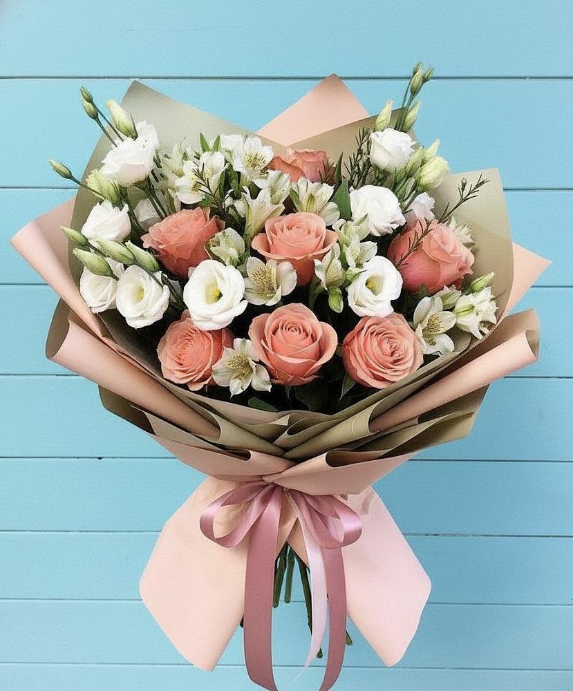 Букет цветов из: Розы, Альстромерии и Лизиантусы в Шмелёнки