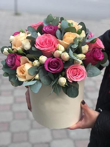 Цветочная композиция из Розы в шляпной коробке в Шмелёнки