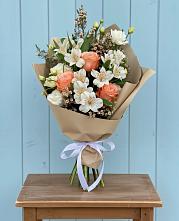 Букет цветов из:  Альстромерии, Лизиантусы, Розы и Хризантемы в Шмелёнки