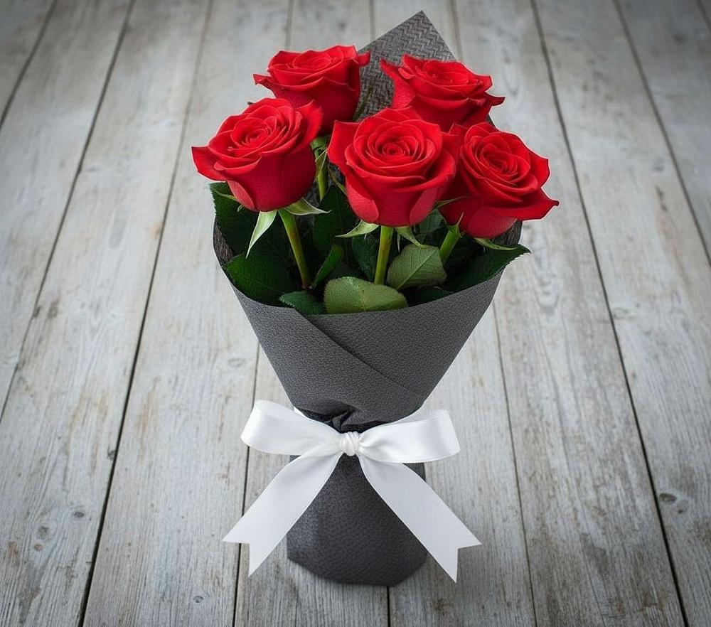 Букет 5 Красных роз Эдлесс Лав в Шмелёнки