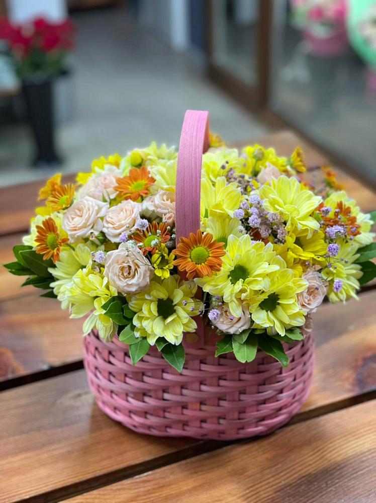 Цветочная композиция из Хризантемы и Розы в корзине в Шмелёнки
