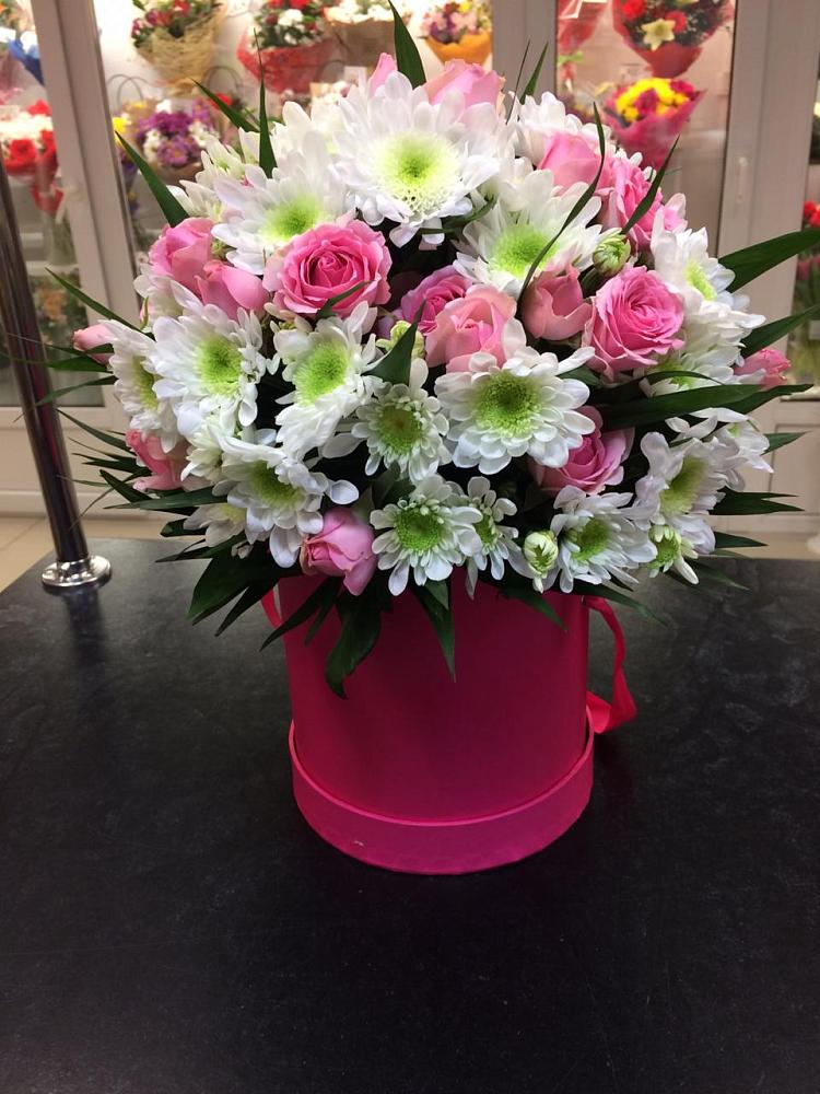 Цветочная композиция из Розы и Хризантемы в шляпной коробке в Шмелёнки