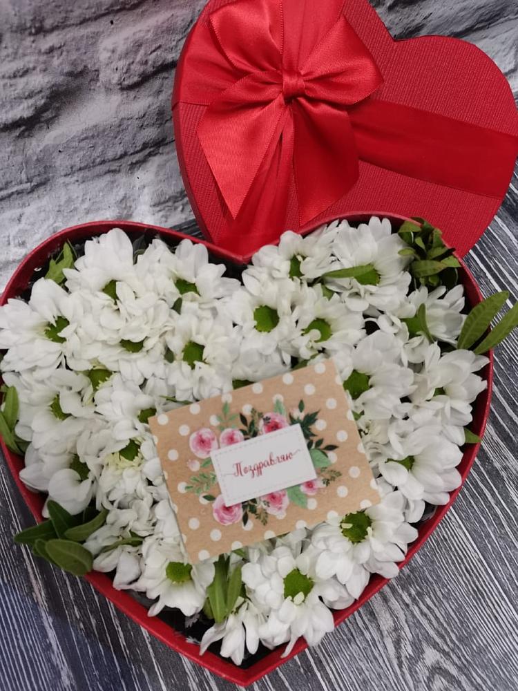 Цветочная композиция из Хризантемы в виде сердца в Шмелёнки