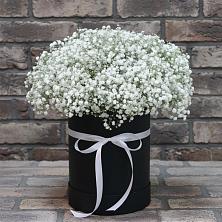 Цветочная композиция из Гипсофила в шляпной коробке в Шмелёнки
